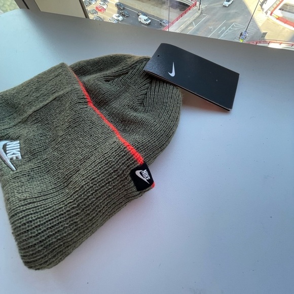NWT Nike Army Green Knitted Winter Knit Beanie Logo Skull Cap Unisex - Picture 1 of 4
